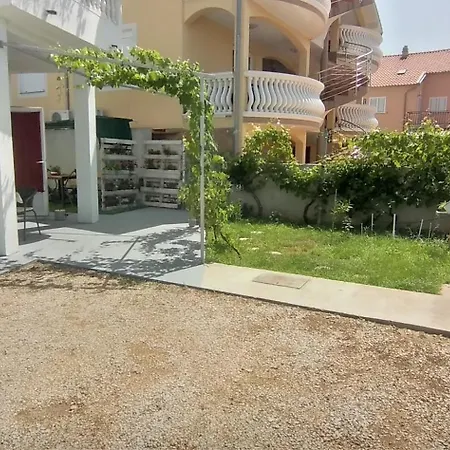 Ana Apartment *