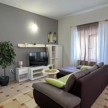 Ana * Vodice